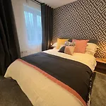 Modern 2 Bedroom Aesthetic Apt